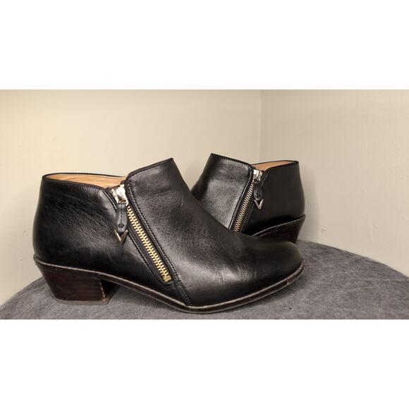 Vionic Shoes - Vionic Jolene black leather side zip ankle boots